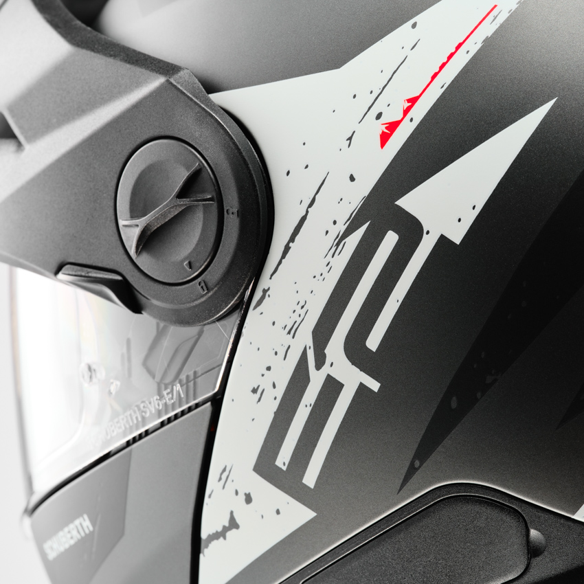 E2-Explorer-Anthracite-Detail-01_uid_6357ea82e7ac1