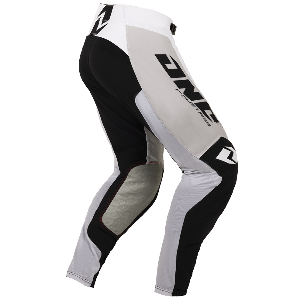 u002-08_back